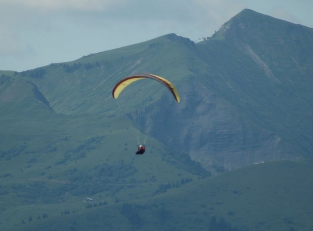 Sobrevolando los valles